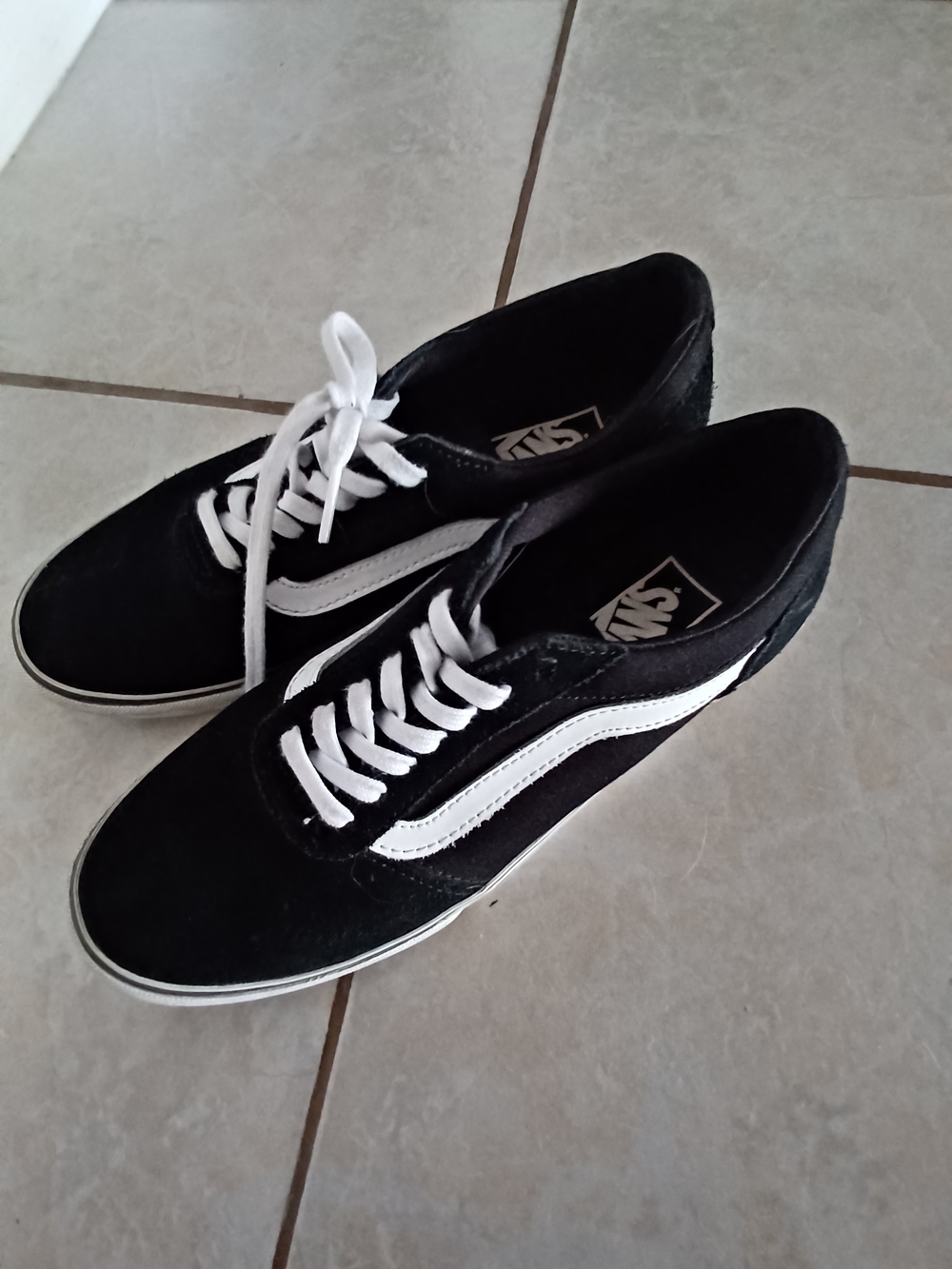 Womens Vans Black Suede Sneakers with White Side Stripe In Very Good Condition